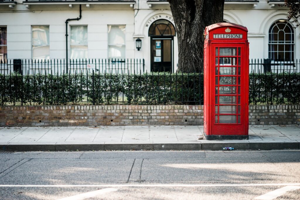 emergency-accommodation-london-street-with-red-telephone-box