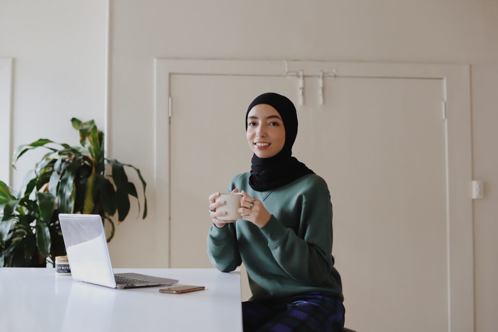 emergency-accommodation-london-woman-wearing-hijab-drinking-tea-smiling